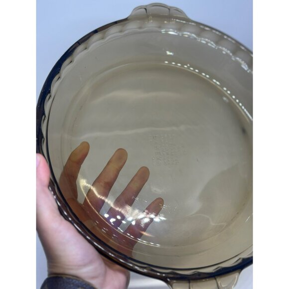 VTG Pyrex 11" Amber Glass Casserole Dish – Round Pie Plate with Handles - Picture 4 of 6